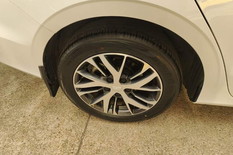 Used Geely Auto Emgrand 2023 4th Generation Champion Edition 1.5L Manual Luxury Model Exterior 5