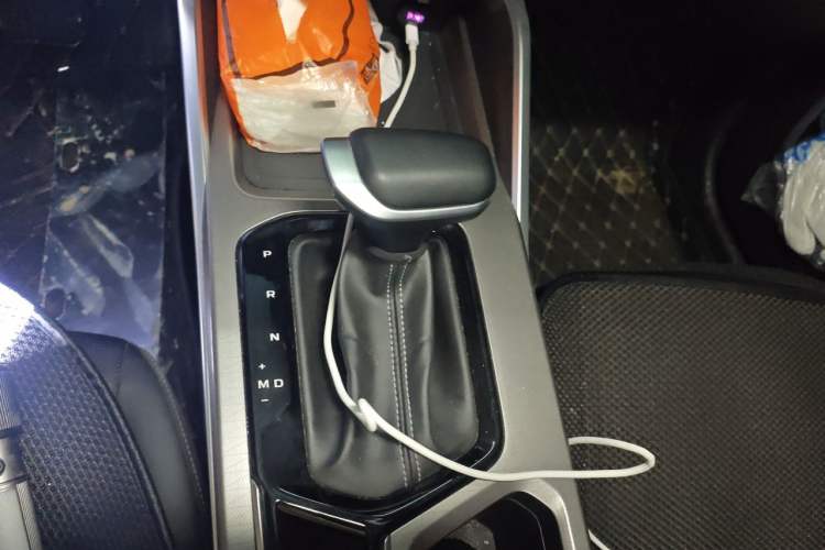 Used Geely Auto Emgrand 2023 4th Generation Champion Edition 1.5L CVT Prestige Model Gear Lever