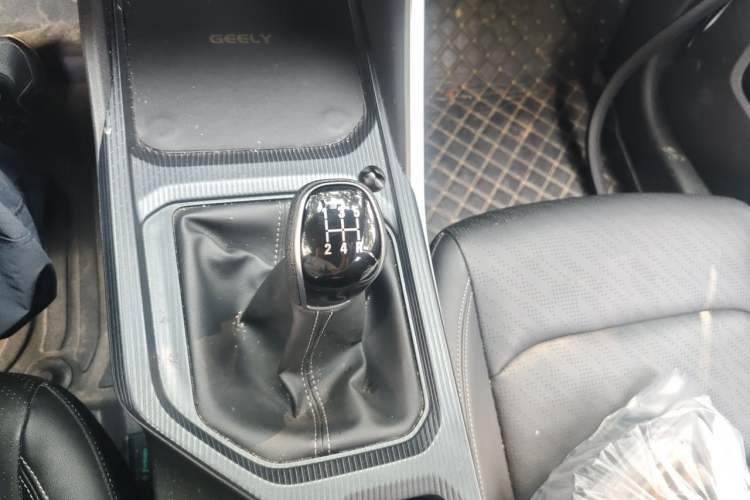Used Geely Auto Emgrand 2023 4th Generation Champion Edition 1.5L Manual Luxury Model Gear Lever
