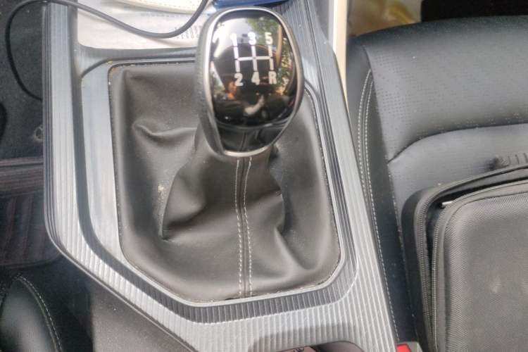 Used Geely Auto Emgrand 2023 4th Generation Champion Edition 1.5L Manual Luxury Model Gear Lever