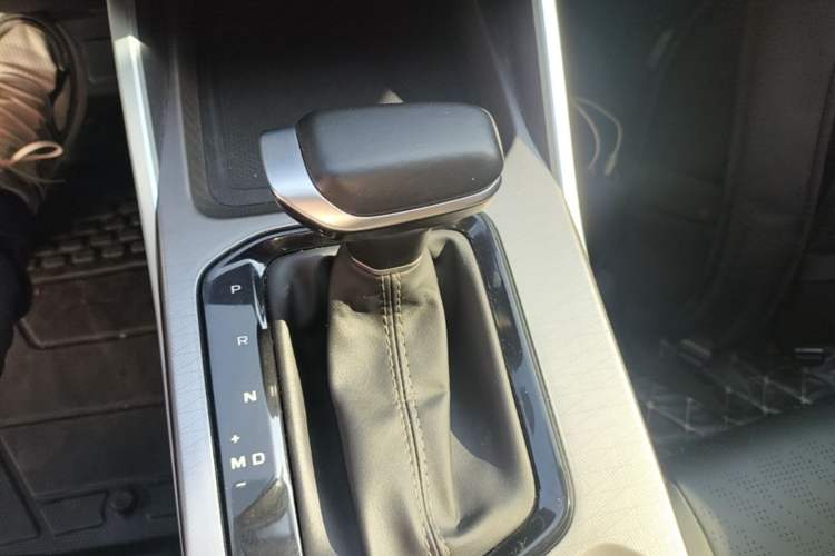 Used Geely Auto Emgrand 2023 4th Generation Champion Edition 1.5L CVT Prestige Model Gear Lever