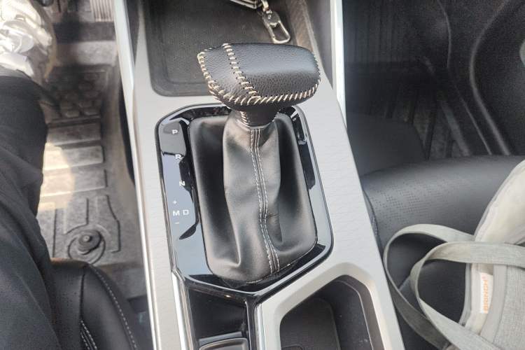 Used Geely Auto Emgrand 2023 4th Generation Champion Edition 1.5L CVT Luxury Model Gear Lever