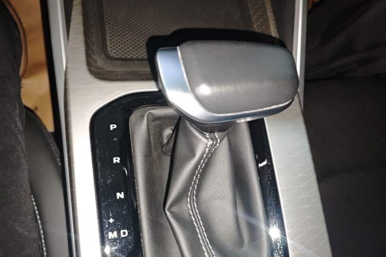 Used Geely Auto Emgrand 2023 4th Generation Champion Edition 1.5L CVT Prestige Model Gear Lever