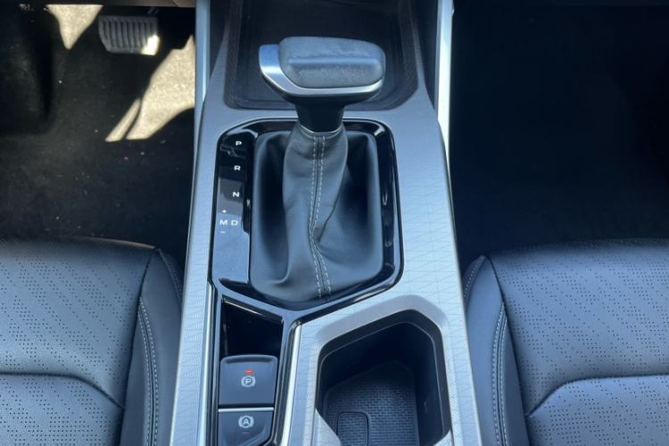 Used Geely Auto Emgrand 2023 4th Generation Champion Edition 1.5L CVT Prestige Model Gear Lever
