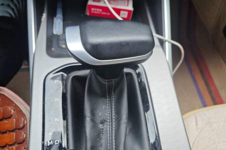 Used Geely Auto Emgrand 2023 4th Generation Champion Edition 1.5L CVT Prestige Model Gear Lever