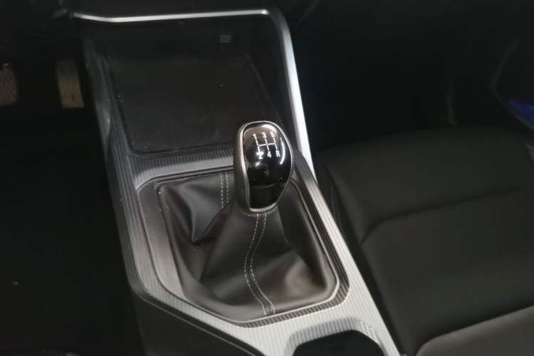 Used Geely Auto Emgrand 2023 4th Generation Champion Edition 1.5L Manual Luxury Model Gear Lever