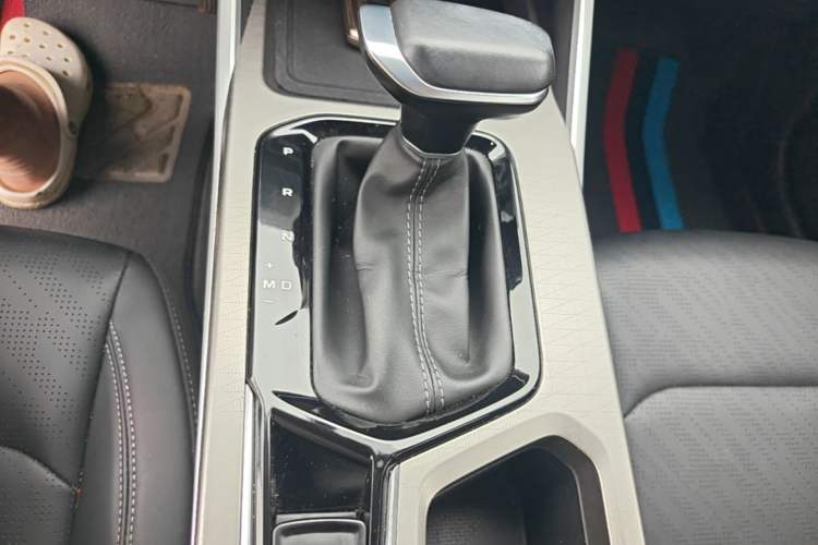 Used Geely Auto Emgrand 2023 4th Generation Champion Edition 1.5L CVT Luxury Model Gear Lever