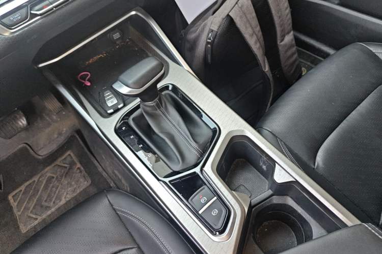 Used Geely Auto Emgrand 2023 4th Generation Champion Edition 1.5L CVT Prestige Model Gear Lever