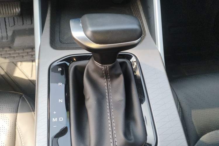 Used Geely Auto Emgrand 2023 4th Generation Champion Edition 1.5L CVT Prestige Model Gear Lever