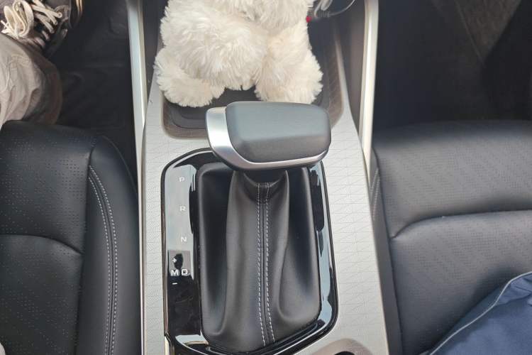 Used Geely Auto Emgrand 2023 4th Generation Champion Edition 1.5L CVT Prestige Model Gear Lever