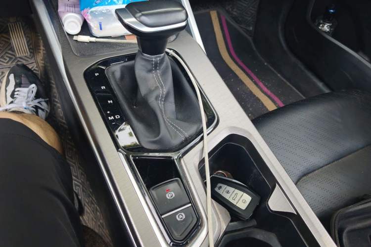 Used Geely Auto Emgrand 2023 4th Generation Champion Edition 1.5L CVT Prestige Model Gear Lever