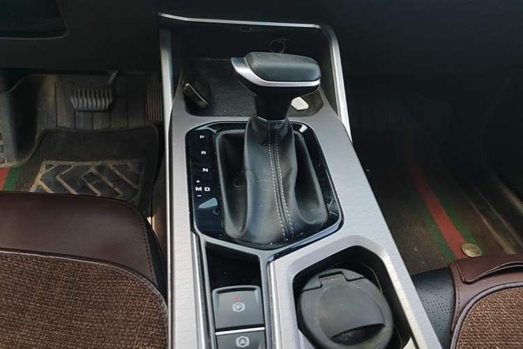 Used Geely Auto Emgrand 2023 4th Generation Champion Edition 1.5L CVT Prestige Model Gear Lever