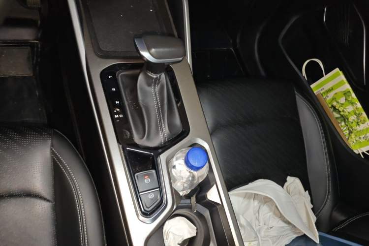 Used Geely Auto Emgrand 2023 4th Generation Champion Edition 1.5L CVT Prestige Model Gear Lever