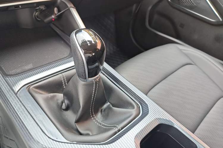 Used Geely Auto Emgrand 2023 4th Generation Champion Edition 1.5L Manual Luxury Model Gear Lever