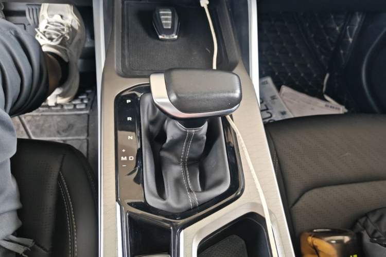 Used Geely Auto Emgrand 2023 4th Generation Champion Edition 1.5L CVT Prestige Model Gear Lever