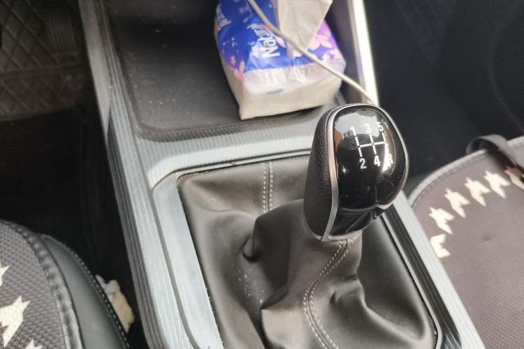 Used Geely Auto Emgrand 2023 4th Generation Champion Edition 1.5L Manual Luxury Model Gear Lever