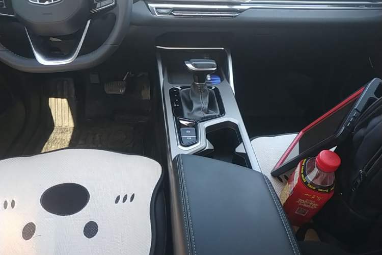 Used Geely Auto Emgrand 2023 4th Generation Champion Edition 1.5L CVT Luxury Model Gear Lever