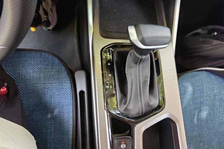 Used Geely Auto Emgrand 2023 4th Generation Champion Edition 1.5L CVT Luxury Model Gear Lever