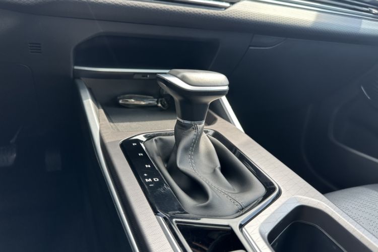 Used Geely Auto Emgrand 2023 4th Generation Champion Edition 1.5L CVT Luxury Model Gear Lever