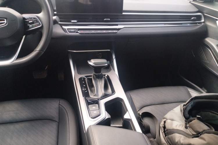 Used Geely Auto Emgrand 2023 4th Generation Champion Edition 1.5L CVT Luxury Model Gear Lever