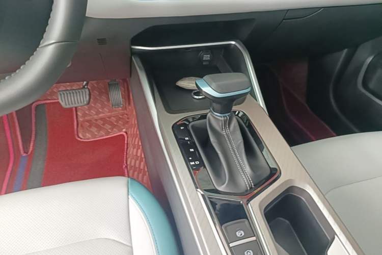 Used Geely Auto Emgrand 2023 4th Generation Champion Edition 1.5L CVT Flagship Model Gear Lever