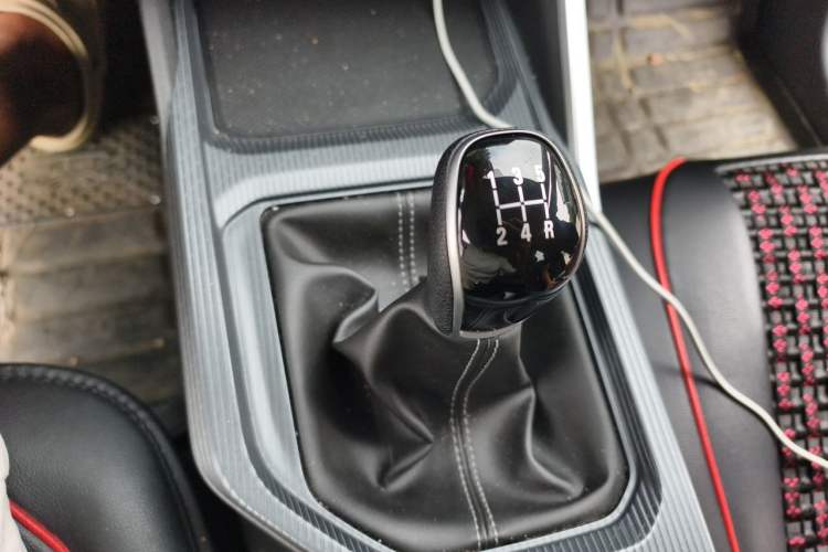 Used Geely Auto Emgrand 2023 4th Generation Champion Edition 1.5L Manual Luxury Model Gear Lever