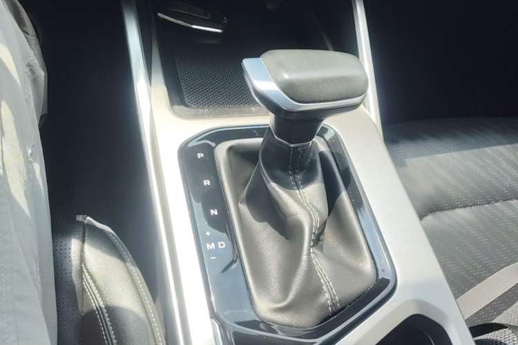 Used Geely Auto Emgrand 2023 4th Generation Champion Edition 1.5L CVT Prestige Model Gear Lever