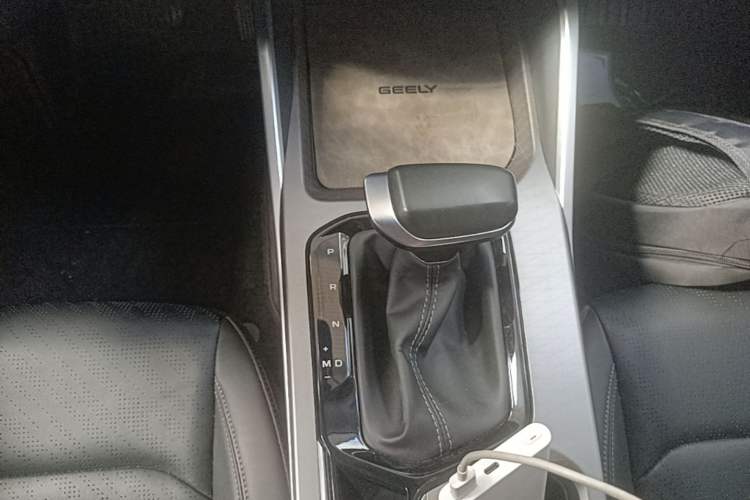 Used Geely Auto Emgrand 2023 4th Generation Champion Edition 1.5L CVT Luxury Model Gear Lever