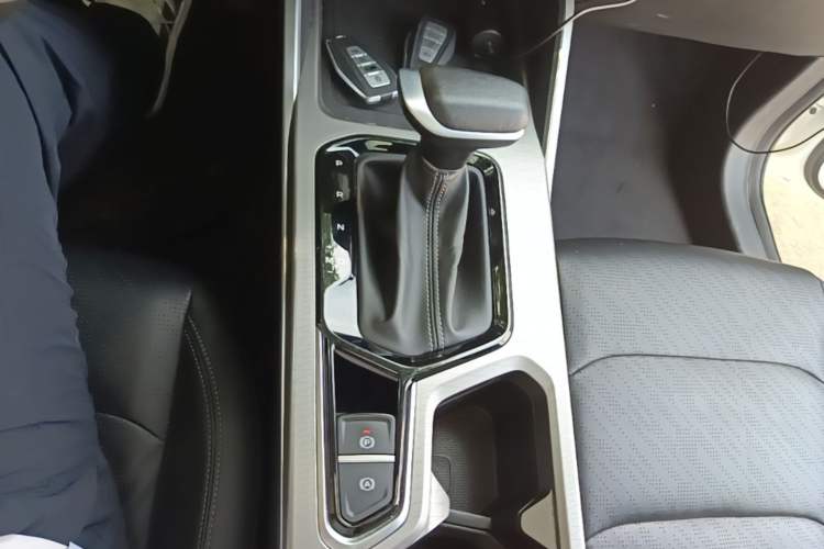 Used Geely Auto Emgrand 2023 4th Generation Champion Edition 1.5L CVT Prestige Model Gear Lever