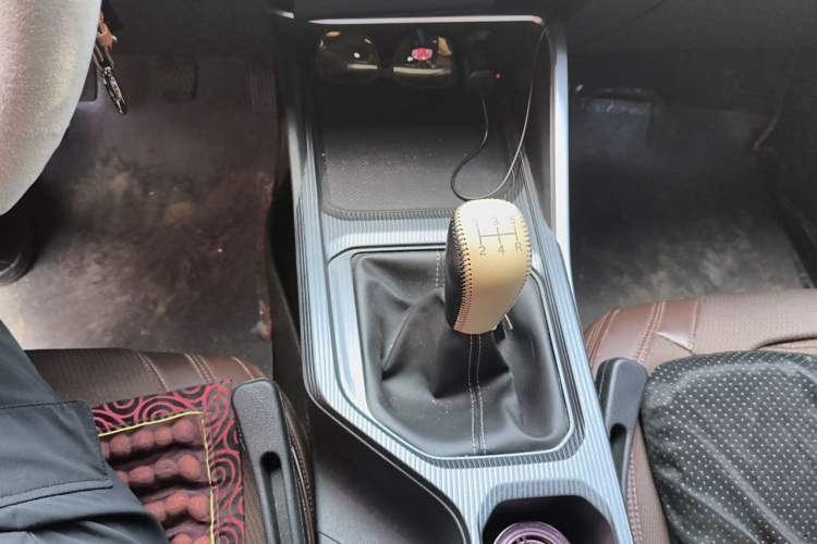 Used Geely Auto Emgrand 2023 4th Generation Champion Edition 1.5L Manual Luxury Model Gear Lever