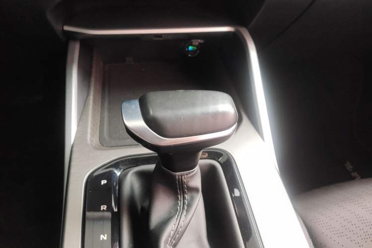 Used Geely Auto Emgrand 2023 4th Generation Champion Edition 1.5L CVT Luxury Model Gear Lever