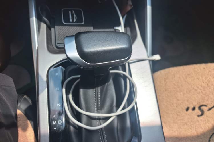 Used Geely Auto Emgrand 2023 4th Generation Champion Edition 1.5L CVT Prestige Model Gear Lever