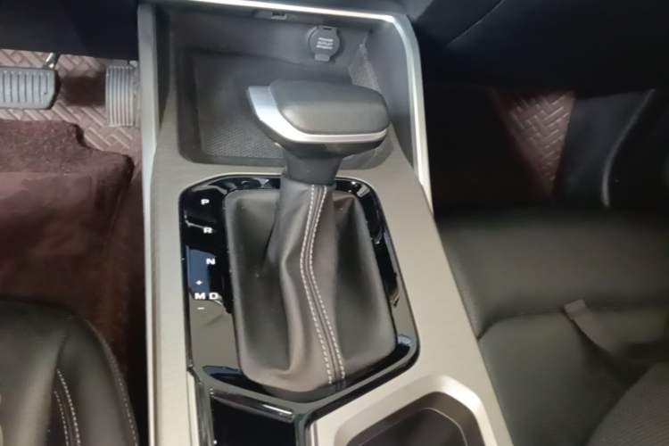 Used Geely Auto Emgrand 2023 4th Generation Champion Edition 1.5L CVT Prestige Model Gear Lever