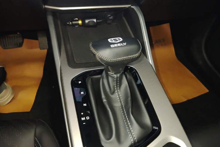 Used Geely Auto Emgrand 2023 4th Generation Champion Edition 1.5L CVT Luxury Model Gear Lever