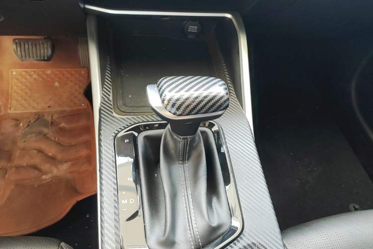 Used Geely Auto Emgrand 2023 4th Generation Champion Edition 1.5L CVT Prestige Model Gear Lever