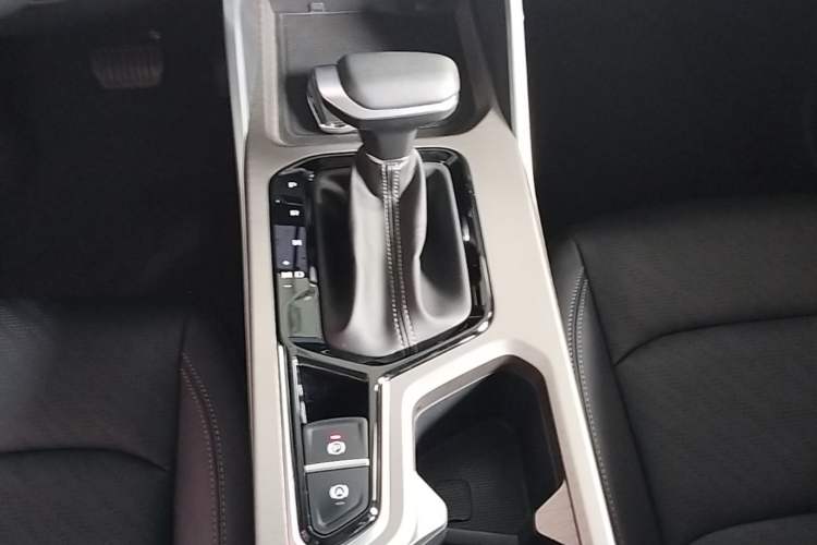 Used Geely Auto Emgrand 2023 4th Generation Champion Edition 1.5L CVT Prestige Model Gear Lever