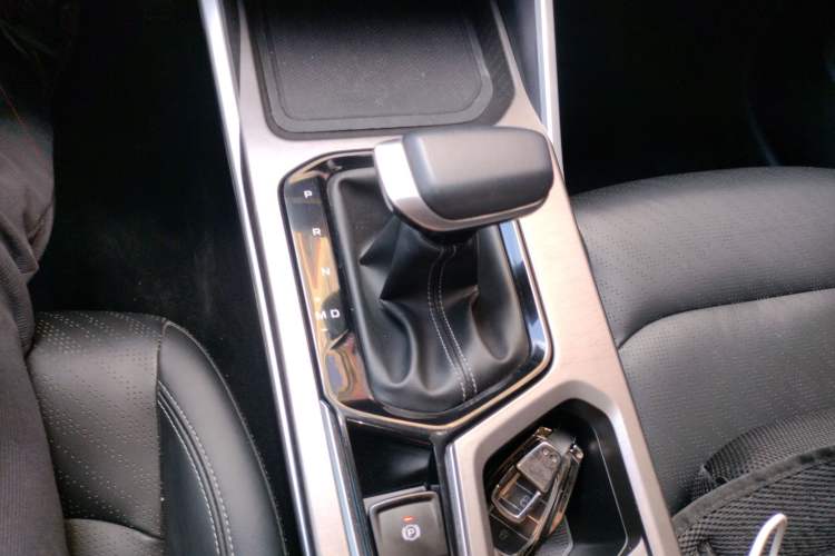 Used Geely Auto Emgrand 2023 4th Generation Champion Edition 1.5L CVT Luxury Model Gear Lever