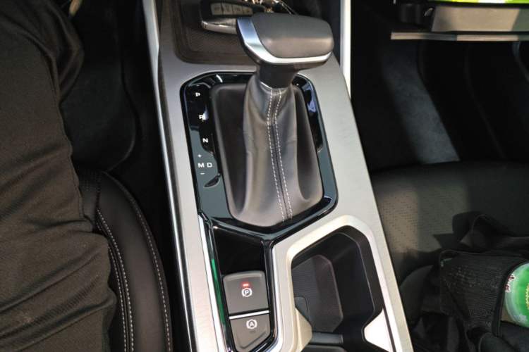 Used Geely Auto Emgrand 2023 4th Generation Champion Edition 1.5L CVT Luxury Model Gear Lever
