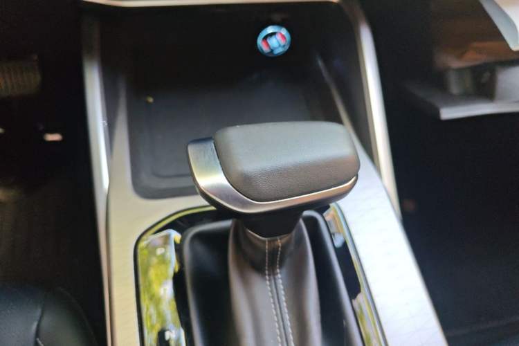 Used Geely Auto Emgrand 2023 4th Generation Champion Edition 1.5L CVT Prestige Model Gear Lever