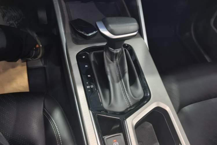 Used Geely Auto Emgrand 2023 4th Generation Champion Edition 1.5L CVT Prestige Model Gear Lever