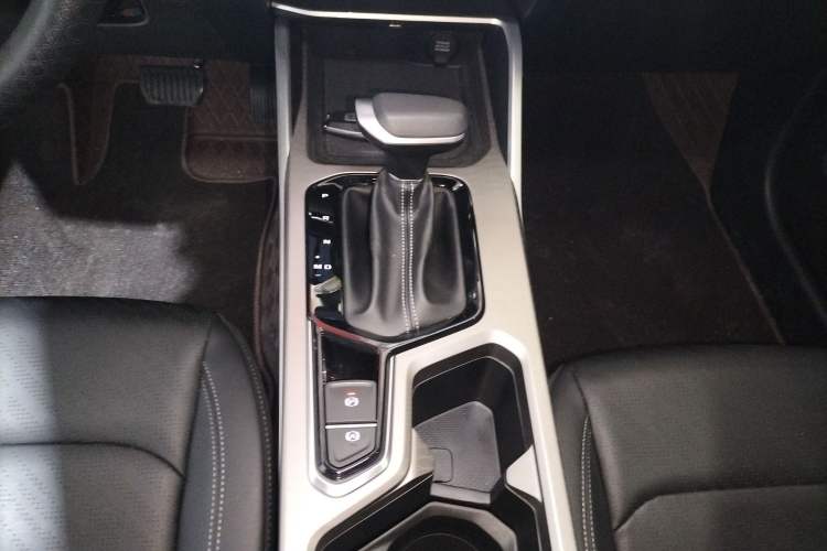 Used Geely Auto Emgrand 2023 4th Generation Champion Edition 1.5L CVT Prestige Model Gear Lever