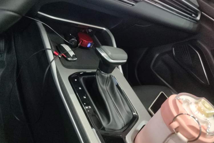 Used Geely Auto Emgrand 2023 4th Generation Champion Edition 1.5L CVT Prestige Model Gear Lever