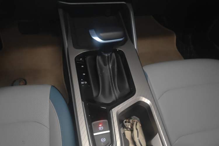 Used Geely Auto Emgrand 2023 4th Generation Champion Edition 1.5L CVT Flagship Model Gear Lever
