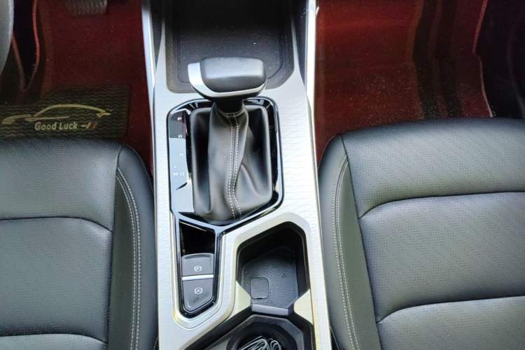 Used Geely Auto Emgrand 2023 4th Generation Champion Edition 1.5L CVT Luxury Model Gear Lever