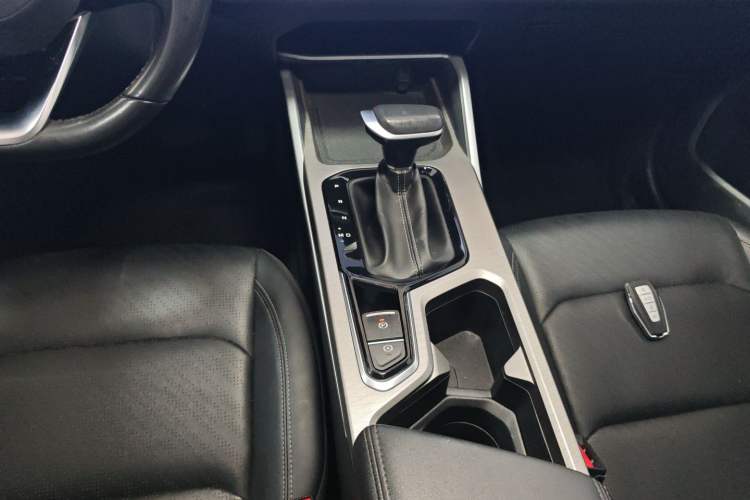 Used Geely Auto Emgrand 2023 4th Generation Champion Edition 1.5L CVT Luxury Model Gear Lever