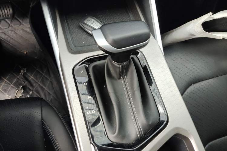 Used Geely Auto Emgrand 2023 4th Generation Champion Edition 1.5L CVT Luxury Model Gear Lever