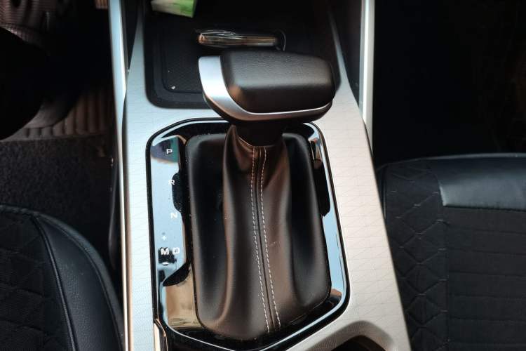 Used Geely Auto Emgrand 2023 4th Generation Champion Edition 1.5L CVT Luxury Model Gear Lever