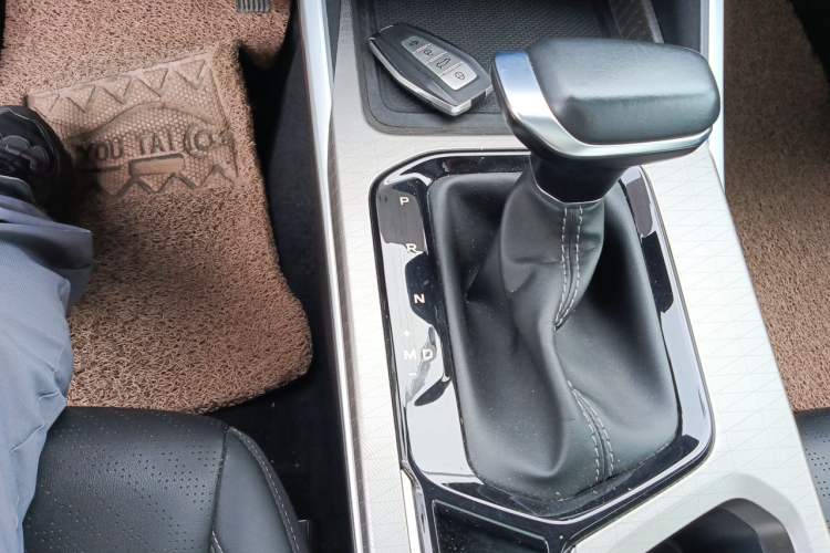 Used Geely Auto Emgrand 2023 4th Generation Champion Edition 1.5L CVT Luxury Model Gear Lever