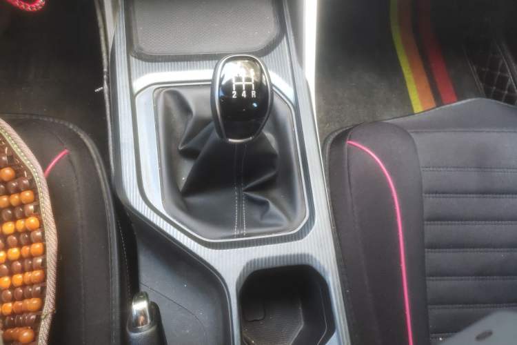 Used Geely Auto Emgrand 2023 4th Generation Champion Edition 1.5L Manual Luxury Model Gear Lever