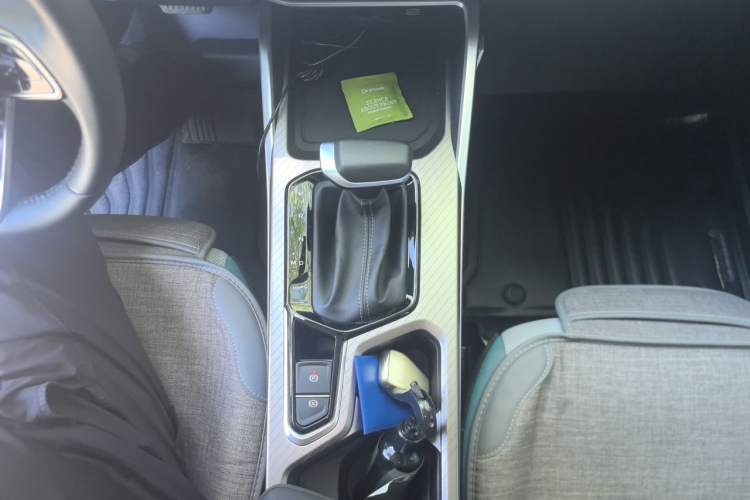 Used Geely Auto Emgrand 2023 4th Generation Champion Edition 1.5L CVT Flagship Model Gear Lever